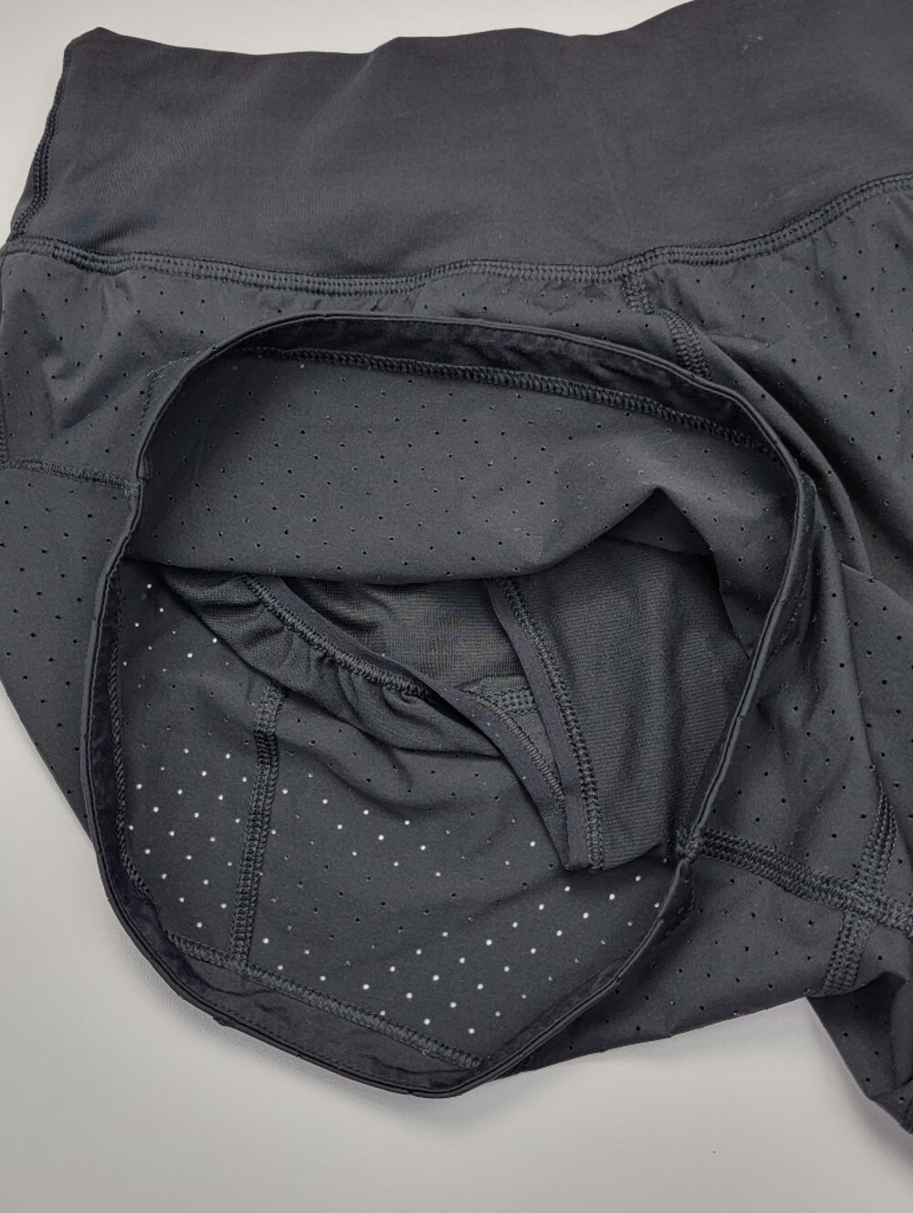 Lululemon Womens Speed Short Perforated Size 4 Black Lined Pre-owned - Picture 5 of 10